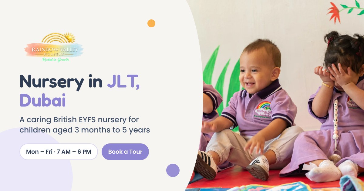Rainbow Valley Nursery in JLT, Dubai – toddlers in the nursery uniform playing together